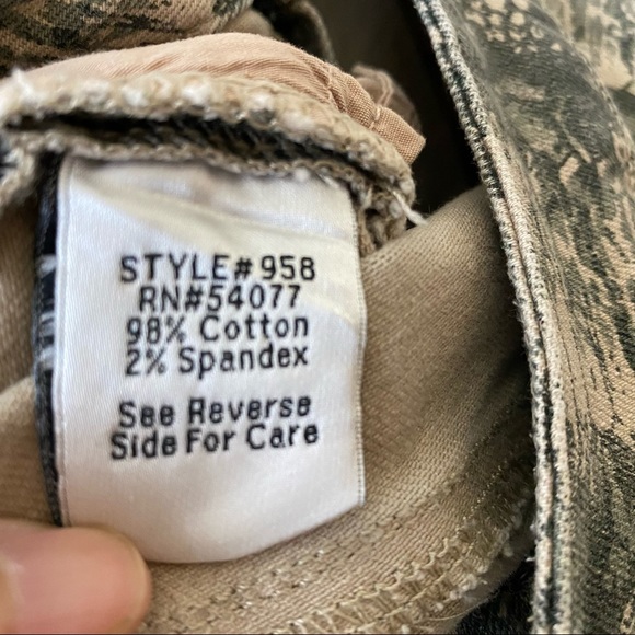 Cabi womens Diamondback Snake Reptile Print Super Skinny Pants Size 6 - Picture 6 of 6